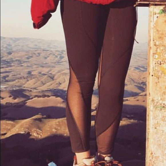 Lululemon 7/8 legging with mesh detailing - Picture 6 of 6